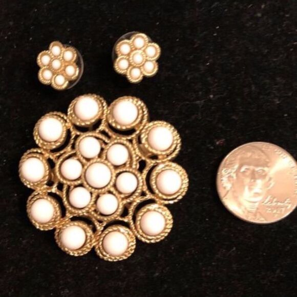 Stella & Dot Paradise Flower Stud Earrings White Crystal Vintage Rare - Picture 5 of 5